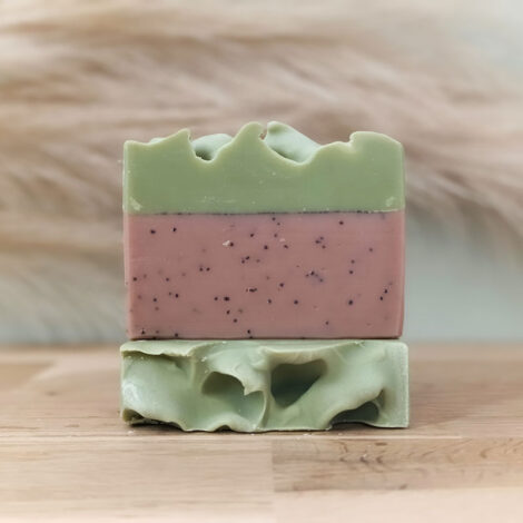 Savon surgras à l’argile rose et à l’argile verte et aux huiles essentielles de patchouli et de lemongrass – Exfoliation douce.