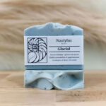 Savon surgras au parfum revigorant d’eucalyptus et de pamplemousse avec une note citronnée – Exfoliation douce.