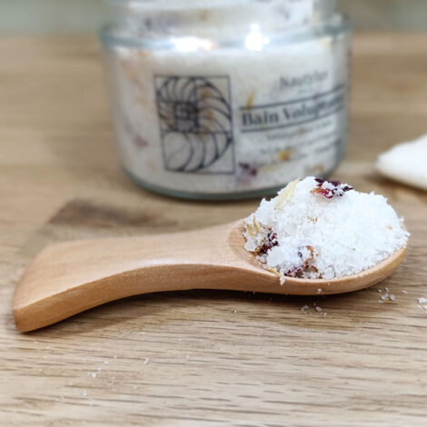 Cuillère en bois idéale pour doser les mélanges de bain.